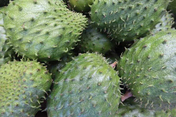 Eine Nahaufnahme Von Einem Haufen Frischer Grüner Schmackhafter Exotischer Sauerampferfrüchte — Stockfoto