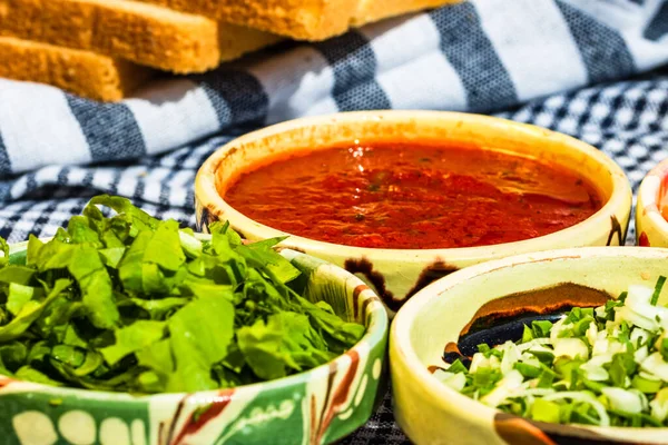 Tiro Alto Ângulo Ingredientes Salada Molho Tomate Ovo Frito Saboroso — Fotografia de Stock