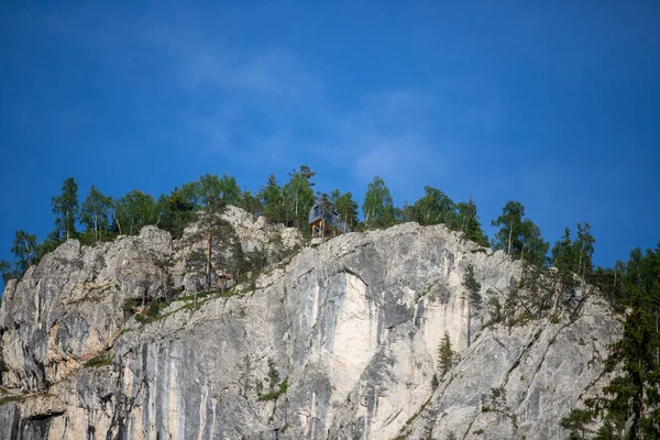 Een Prachtig Uitzicht Blauwe Lucht Rotswand Bij Bicaz Gorges Roemenië — Stockfoto