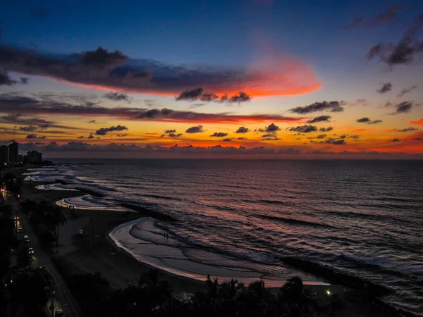 Piękny Widok Kolorowe Niebo Podczas Zachodu Słońca Oceanie Letni Dzień — Zdjęcie stockowe