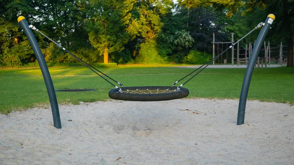 Nahaufnahme Einer Nestschaukel Auf Dem Spielplatz — Stockfoto