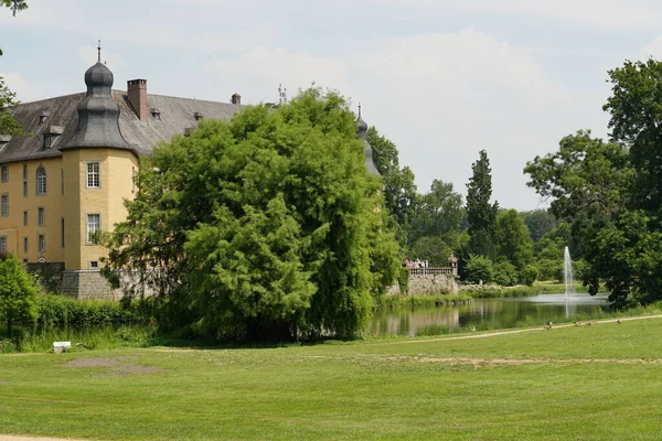 Dobře Udržovaný Park Kolem Zámku Dyck Juechen Německo Zamračeného Dne — Stock fotografie