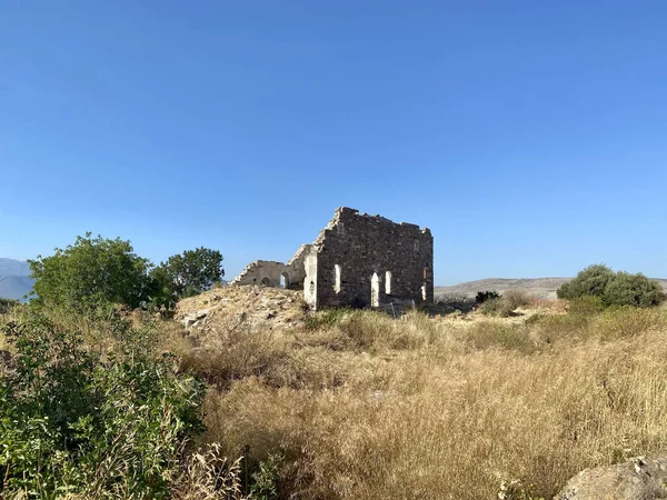 トルコのミマスにある古代イオニア式都市エリュトレアの遺跡 — ストック写真