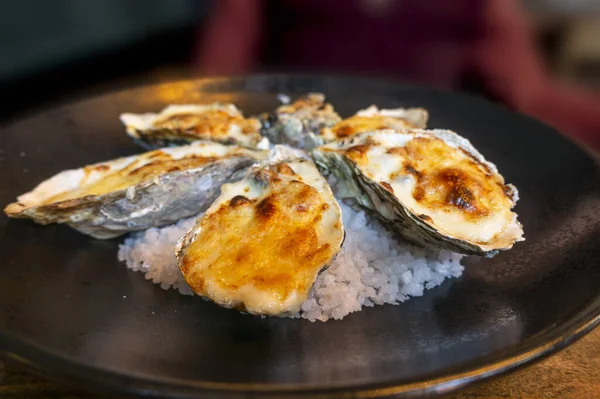 Closeup Shot Delicious Grilled Oysters Bed Salt — Stock Photo, Image