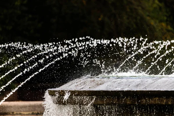 Una Fuente Salpicando Agua Parque — Foto de Stock