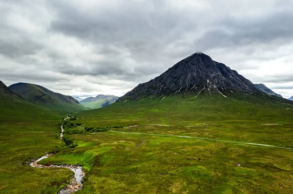 Niesamowita Sceneria Majestatycznej Góry Glencoe Wsi Szkocji Ponury Dzień — Zdjęcie stockowe