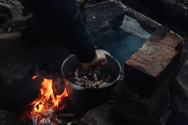 High Angle Shot Male Hand Cooking Dish Fireplace Made Stones — Stock Photo, Image