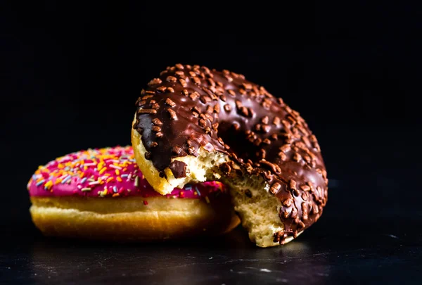 Een Close Shot Van Verse Smakelijke Gekleurde Donuts Met Hagelslag — Stockfoto