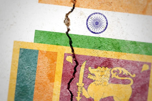 Rendu Des Drapeaux Inde Sri Lanka Fissuré Milieu Dans Mur — Photo