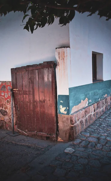 Uma Velha Porta Madeira Edifício Branco Humahuaca Argentina — Fotografia de Stock