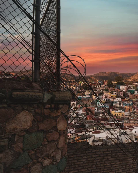 Bellissimo Tramonto Rosso Visto Dietro Fili Della Rete Elettrica Alto — Foto Stock