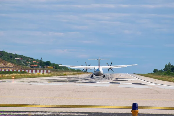 Skiathos Greece Jun 2021 Airplane Landing Skiathos Alexandros Papadiamantis Airport — Stock Photo, Image