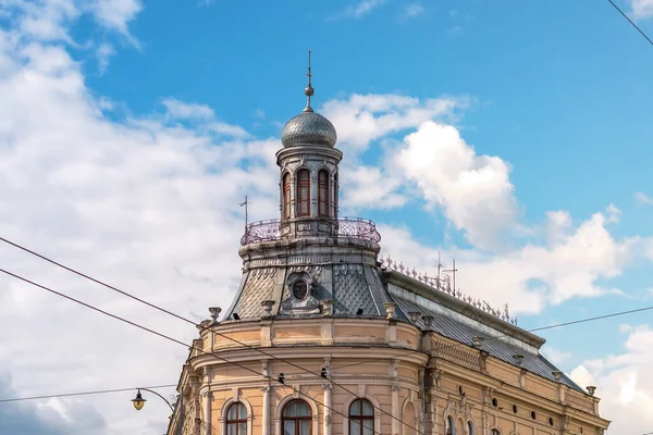 Egy Gyönyörű Épület Budynok Korabel Csernyivci Ukrajna Egy Napsütéses Napon — Stock Fotó