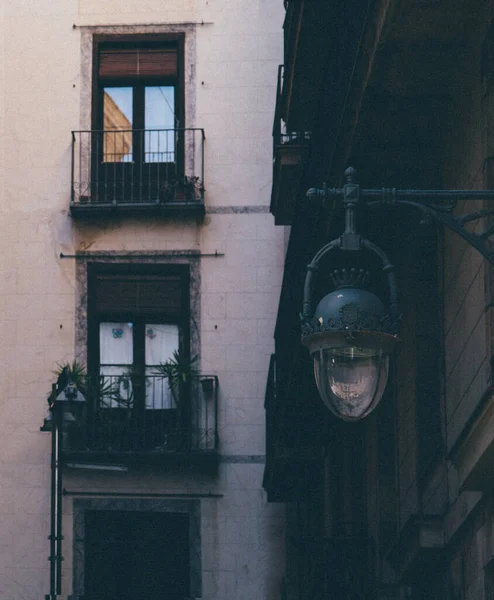 Eine Unbeleuchtete Lampe Der Wand Eines Alten Gebäudes Barcelona Spanien — Stockfoto