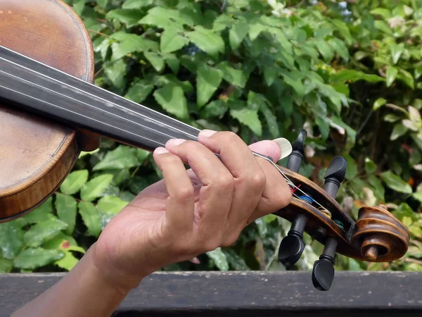 Man Hand Holding Playing Violin Park Street Musician — Stock Photo, Image