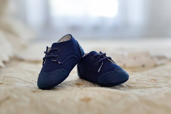 Gros Plan Une Paire Adorables Chaussures Bleues Pour Bébés Sur — Photo