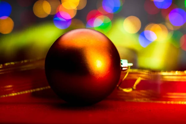 Bokeh Işıkları Efektli Seçici Bir Noel Süslemesi — Stok fotoğraf