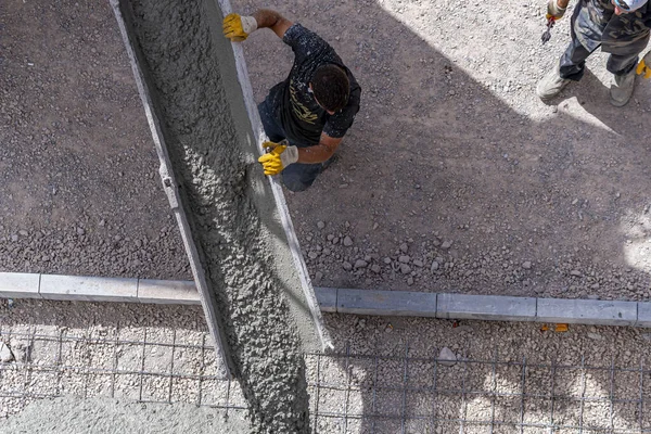 Una Foto Aerea Lavoratori Comunali Che Costruiscono Marciapiede Con Cemento — Foto Stock