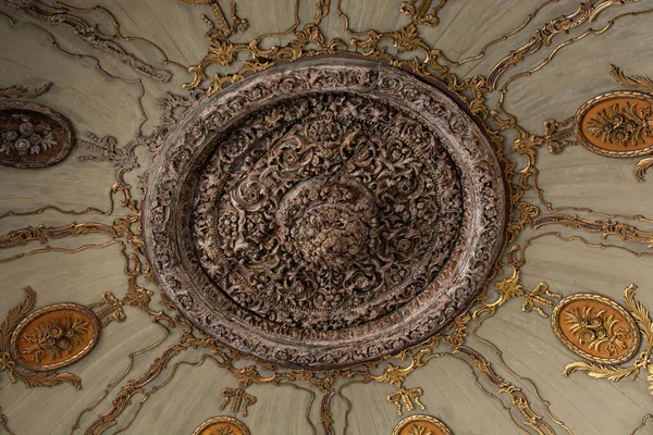 Een Dichtbij Shot Van Een Plafond Topkapi Palace Istanbul Turkije — Stockfoto