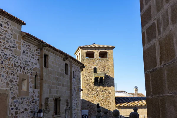 Tiro Ângulo Baixo Edifícios Antigos Caseres Espanha Dia Ensolarado Brilhante — Fotografia de Stock