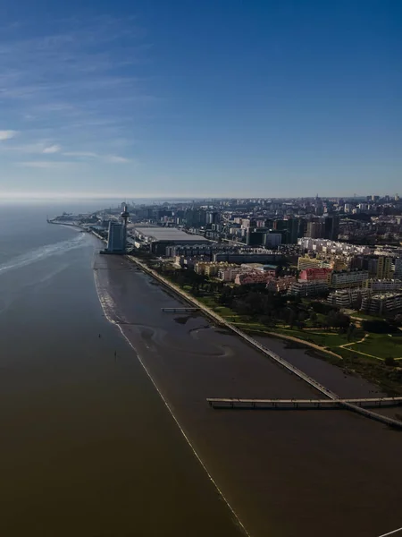 Vista Aérea Vertical Torre Vasco Gama Margem Norte Rio Tejo — Fotografia de Stock