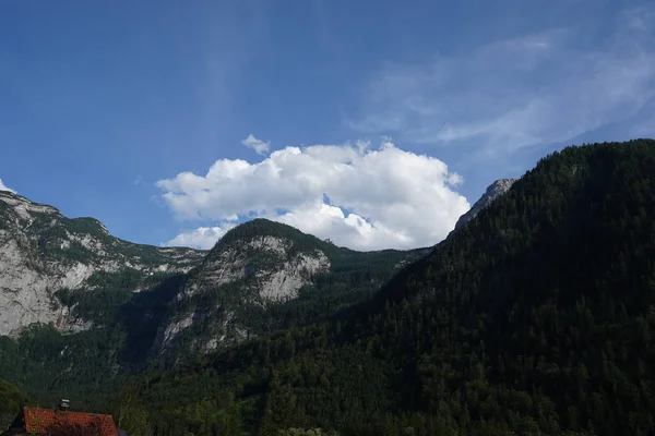 Cielo Blu Sulle Verdi Colline — Foto Stock