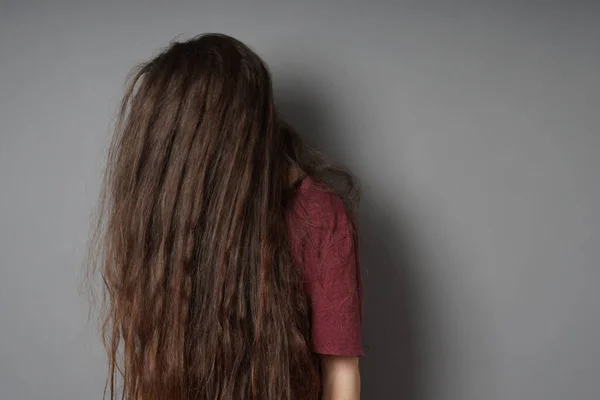 Closeup Shot Caucasian Depressed Female Standing Front Gray Wall — Stock Photo, Image