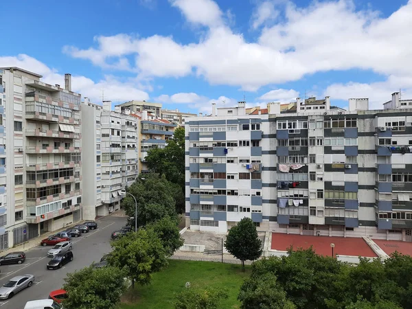 Les Bâtiments Résidentiels Sous Ciel Nuageux — Photo