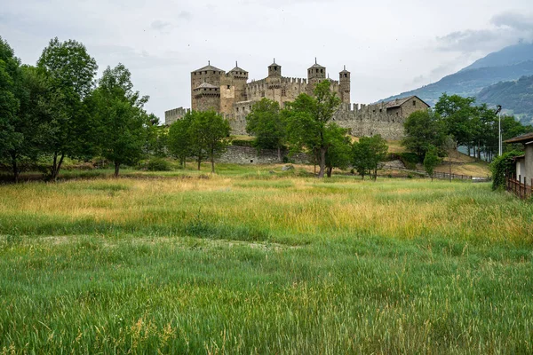 Pohled Hrad Fenis Slavný Středověký Hrad Údolí Aosta Jeden Hlavních — Stock fotografie