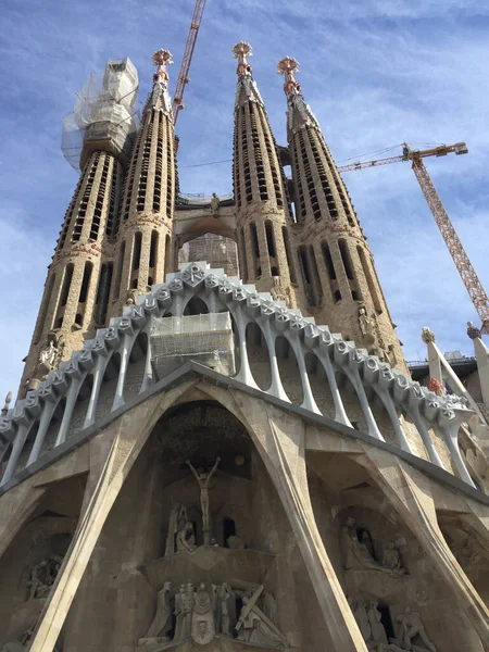 Barcelona Spain Mar 2018 Tourists Visiting Uncompleted Sagrada Familia Church — Stock Photo, Image