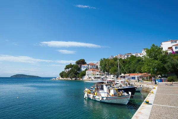 Eski Liman Eski Skiathos Kasabası Tekneler Küçük Balıkçı Tekneleri Yunanistan — Stok fotoğraf