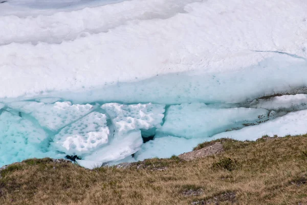 Tající Ledovcové Jezero Horách Rakouska — Stock fotografie