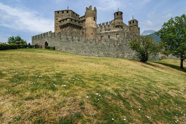 Fenis Kalesi Manzarası Aosta Vadisi Ndeki Ünlü Bir Ortaçağ Kalesi — Stok fotoğraf