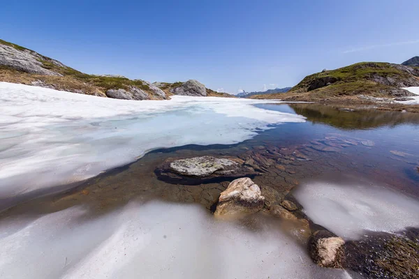 Smältande Glaciärsjö Österrikes Berg — Stockfoto