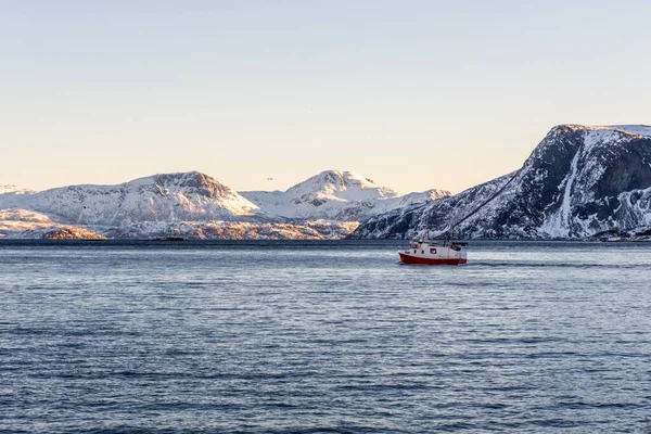 Uma Vista Deslumbrante Das Montanhas Árticas Fiorde Tromso Noruega — Fotografia de Stock