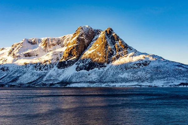 Úchvatný Pohled Arktické Hory Fjord Norském Tromso — Stock fotografie