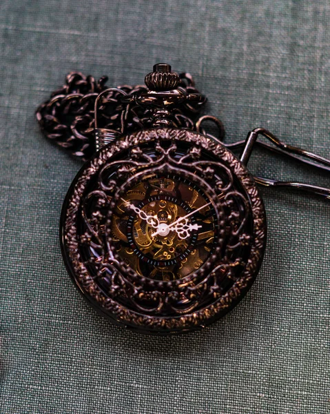 Une Vue Dessus Verticale Une Horloge Vintage Bronze — Photo