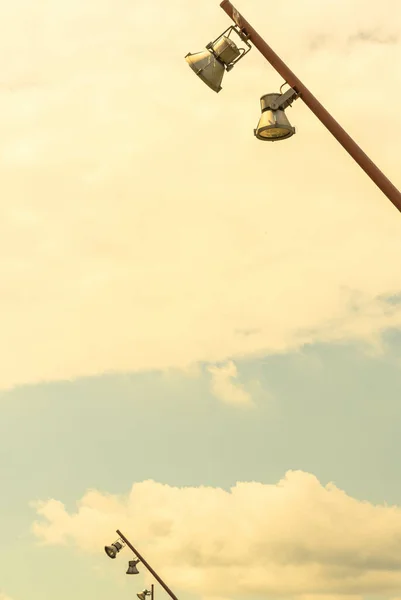 Una Toma Bajo Ángulo Del Cielo Nublado Sobre Farol —  Fotos de Stock