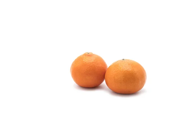 Detail Dvou Pomerančů Bílým Izolovaným Pozadím Kopírovacím Prostorem — Stock fotografie