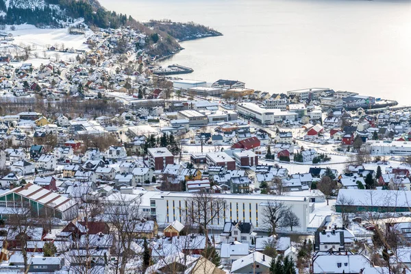 ノルウェーの冬の間のボルダ村とその風光明媚な自然 — ストック写真