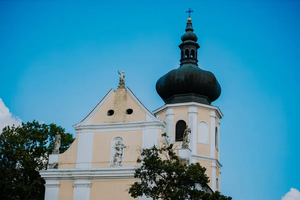 奥地利维也纳教区和迪安里办事处的观点 — 图库照片