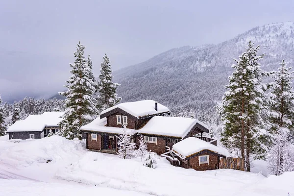 Pintoresco Paisaje Invernal Con Casas Árboles Montañas Stryn Noruega — Foto de Stock