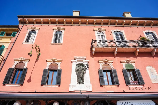 Verona Italien Mai 2016 Eine Nahaufnahme Eines Alten Gebäudes Stadtzentrum — Stockfoto