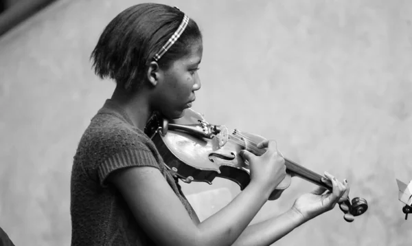 Johannesburg Südafrika Januar 2021 Eine Junge Frau Spielt Geige Orchester — Stockfoto