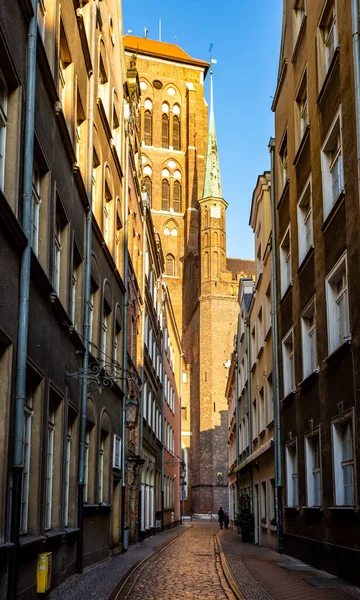 ポーランドのバルト海沿岸のGdansk Dangzig 港都市の建物の垂直ショット — ストック写真