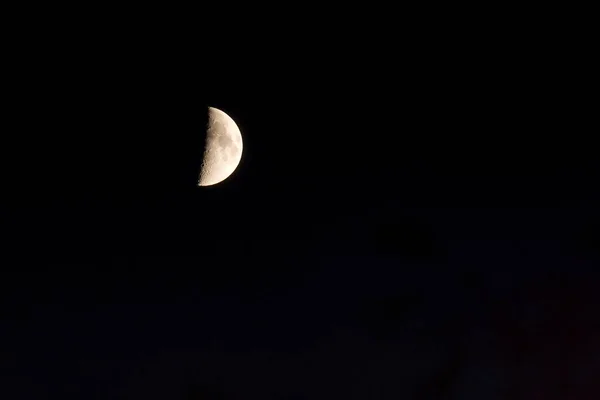 Луна Первой Четверти — стоковое фото