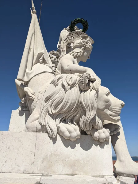 Μια Κάθετη Φωτογραφία Του Αγάλματος Του Rua Augusta Arch Στη — Φωτογραφία Αρχείου