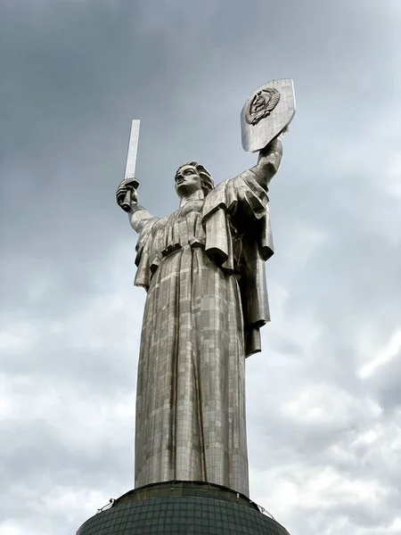 Uma Paisagem Estranha Monumento Pátria Kiev Ucrânia — Fotografia de Stock