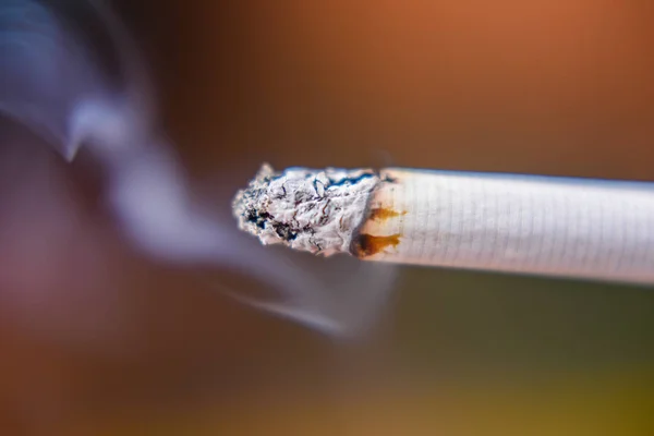 Detailní Záběr Cigarety Kouřem — Stock fotografie
