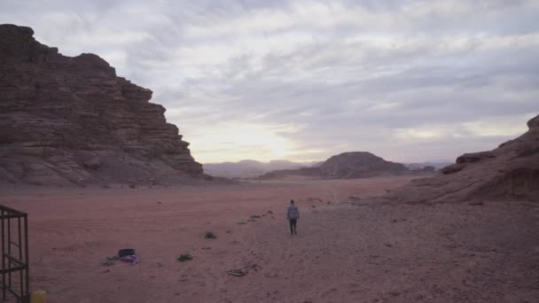 Όμορφο Τοπίο Της Ερήμου Στα Βουνά — Αρχείο Βίντεο